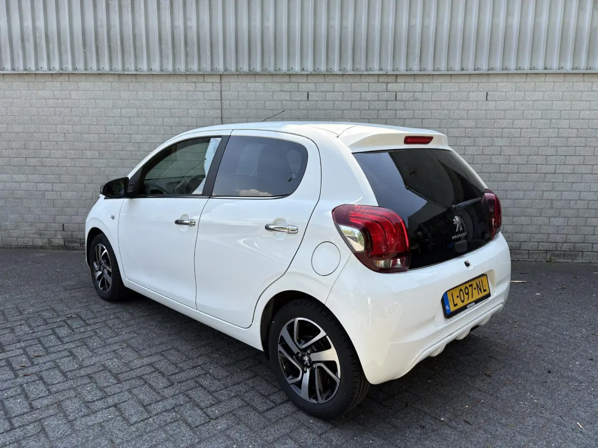1.0 72pk Allure | Achteruitrijcamera | Apple Carplay / Android Auto | Extra getint glas