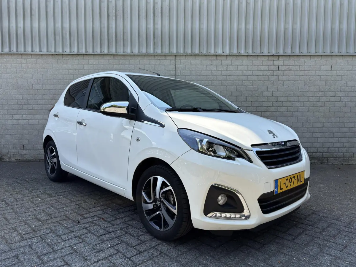 1.0 72pk Allure | Achteruitrijcamera | Apple Carplay / Android Auto | Extra getint glas