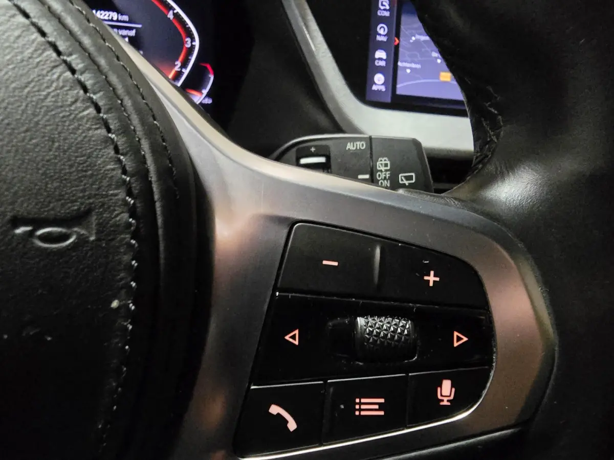 118i High Executive Sport Line Pano LED VCP PDC Trekhaak LM