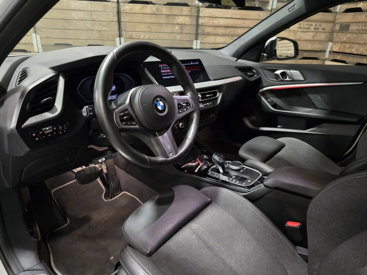 118i High Executive Sport Line Pano LED VCP PDC Trekhaak LM