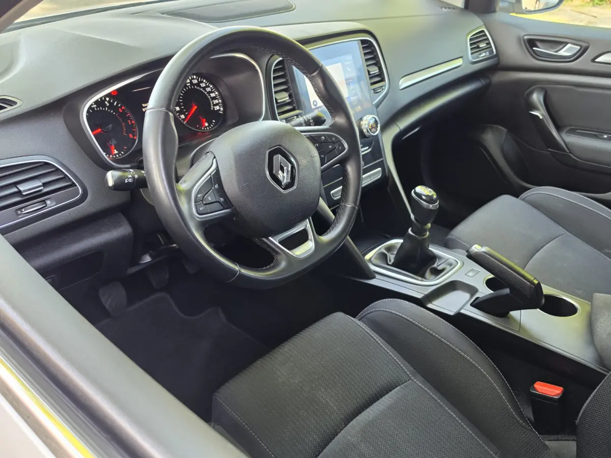 1.0 TCe Business Zen Camera Navi Carplay Incl Btw
