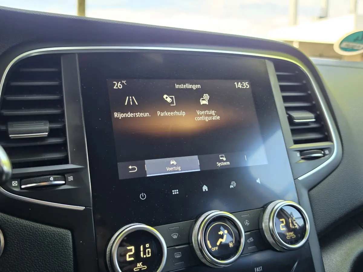 1.0 TCe Business Zen Camera Navi Carplay Incl Btw