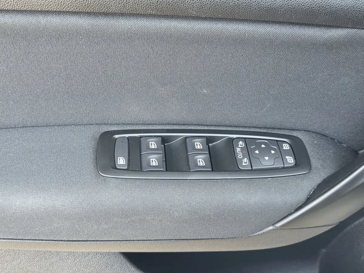 1.0 TCe Business Zen Camera Navi Carplay Incl Btw