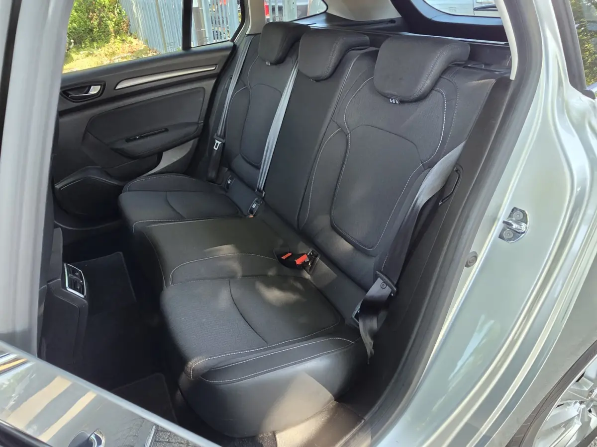 1.0 TCe Business Zen Camera Navi Carplay Incl Btw