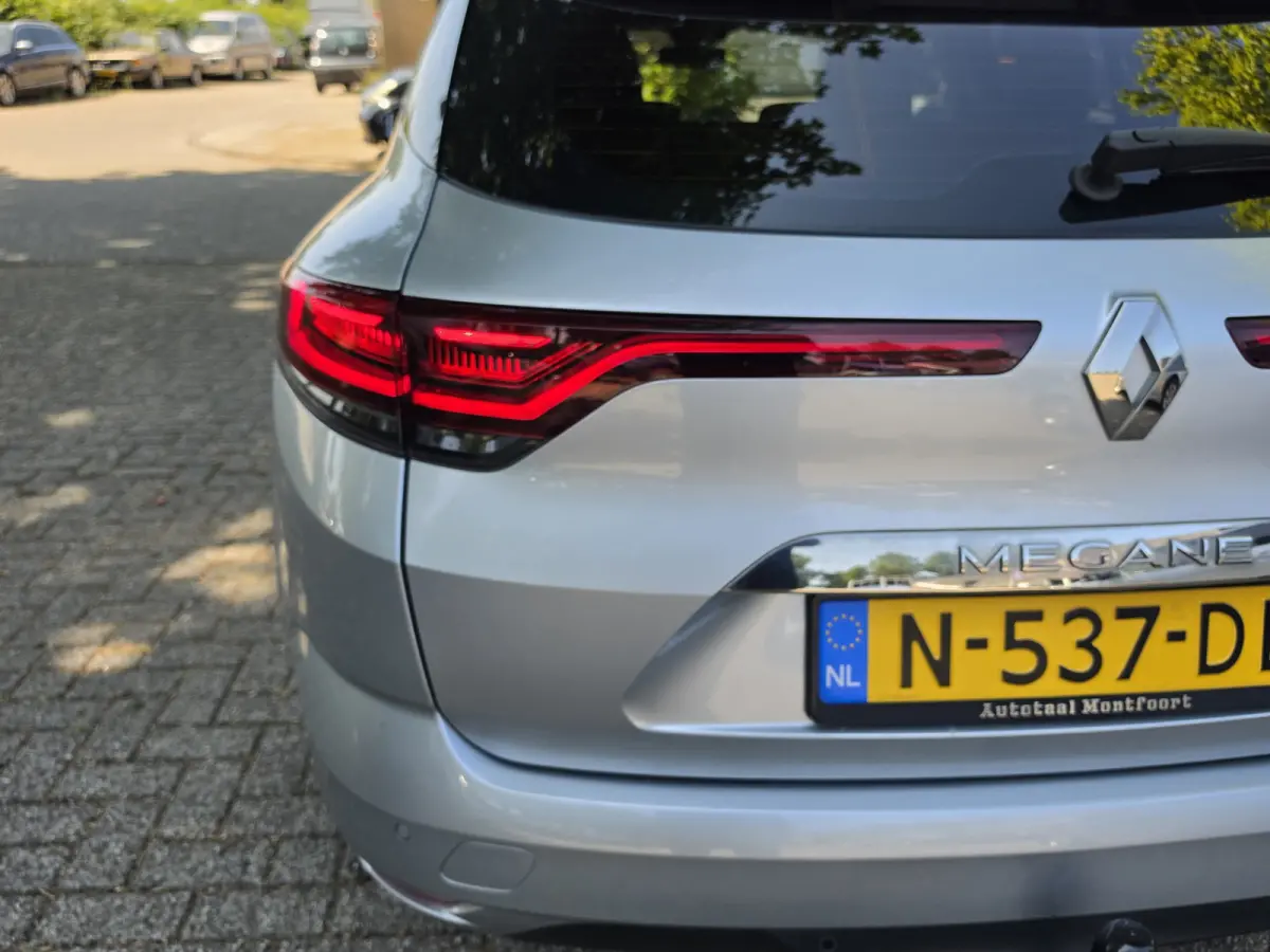 1.0 TCe Business Zen Camera Navi Carplay Incl Btw