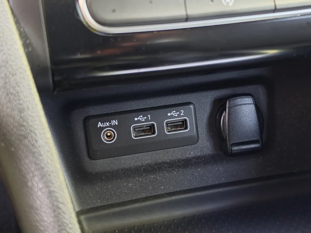 1.0 TCe Business Zen Camera Navi Carplay Incl Btw