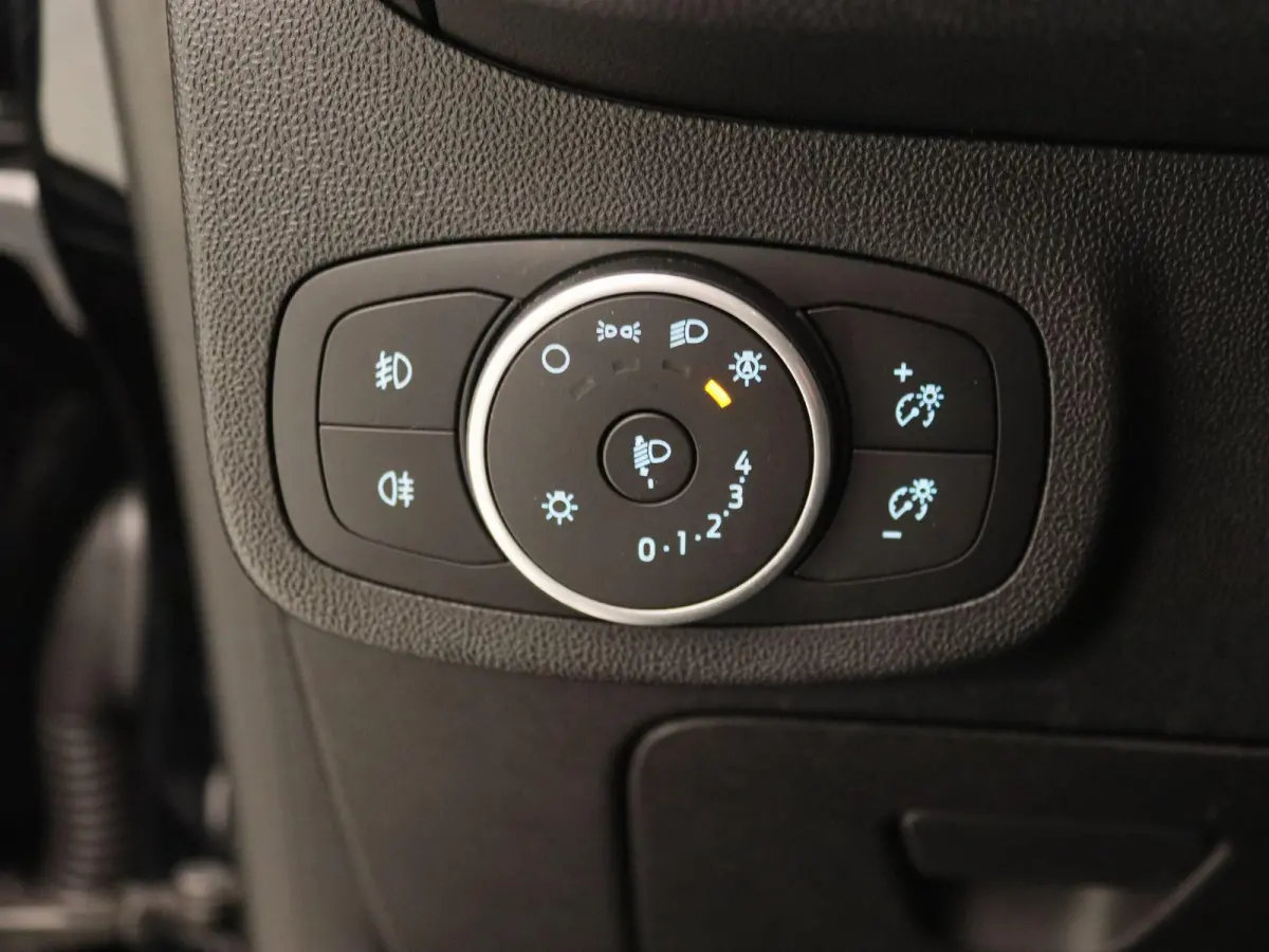 1.0 EcoBoost Titanium | Apple Carplay/Android Auto | Airconditioning | Cruise Control | Lichtmetalen Velgen |