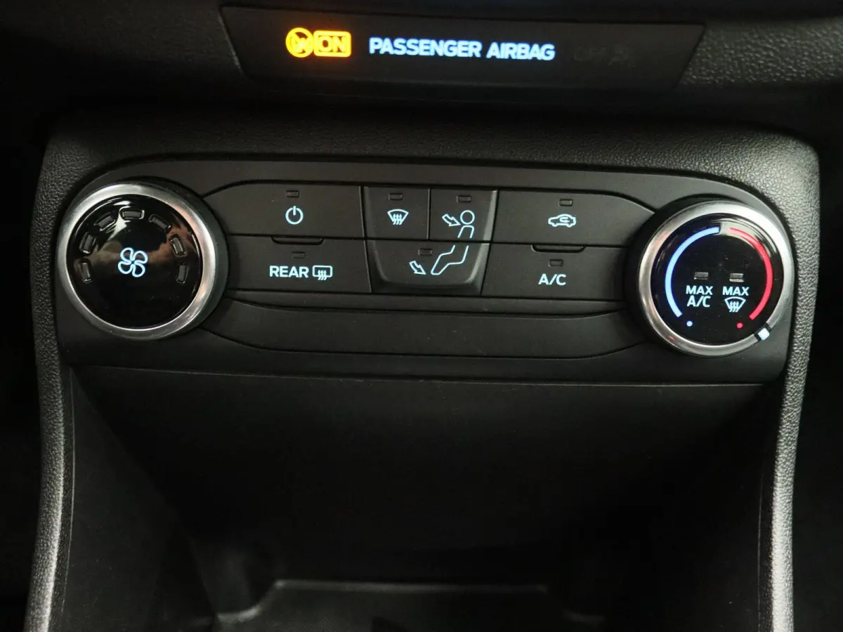 1.0 EcoBoost Titanium | Apple Carplay/Android Auto | Airconditioning | Cruise Control | Lichtmetalen Velgen |