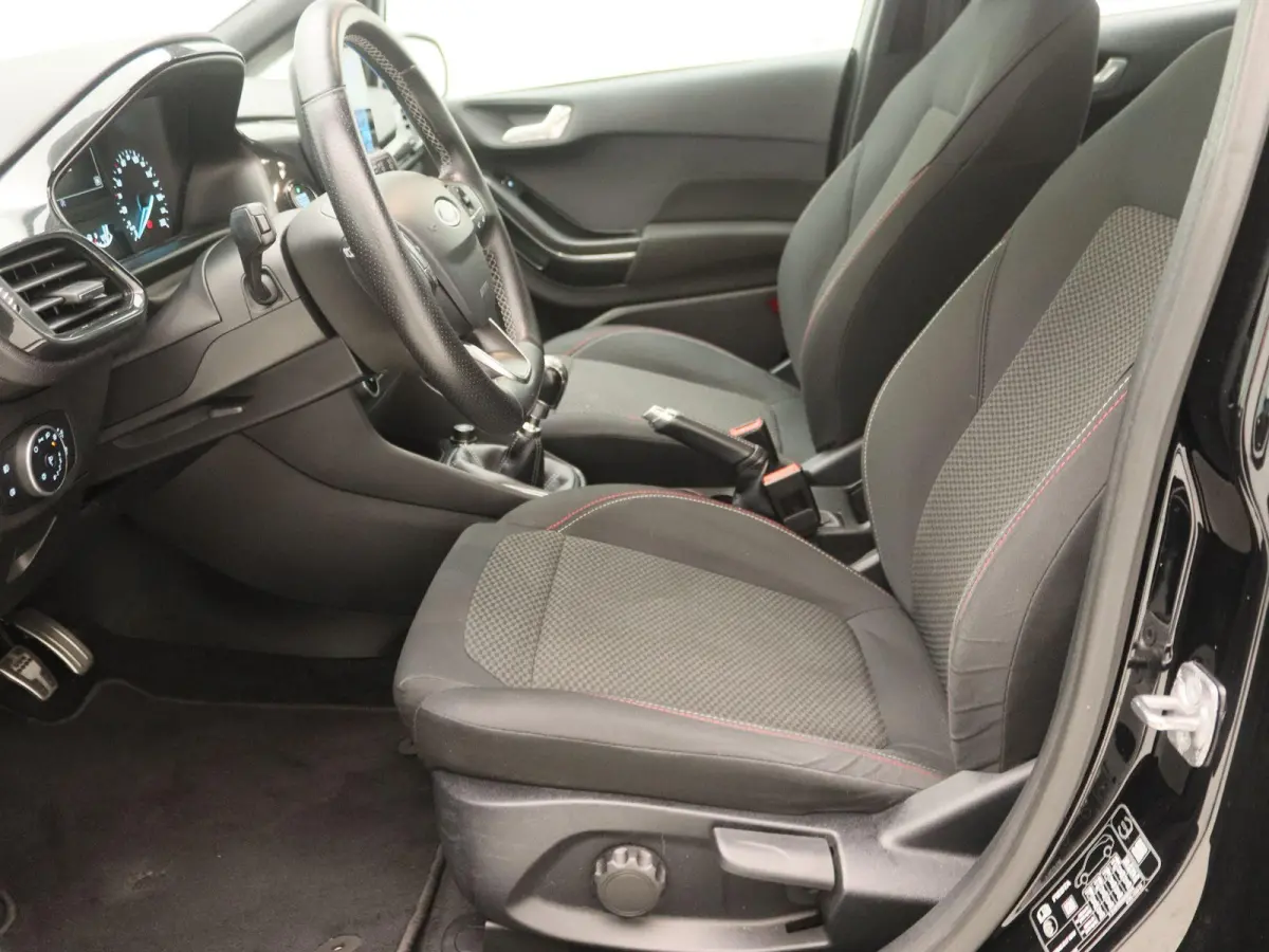 1.0 EcoBoost Titanium | Apple Carplay/Android Auto | Airconditioning | Cruise Control | Lichtmetalen Velgen |