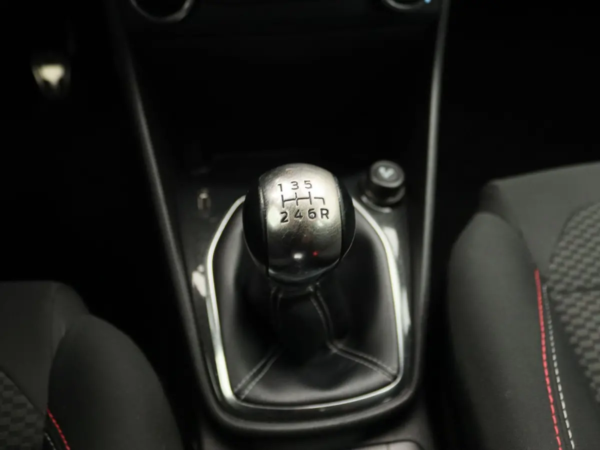 1.0 EcoBoost Titanium | Apple Carplay/Android Auto | Airconditioning | Cruise Control | Lichtmetalen Velgen |