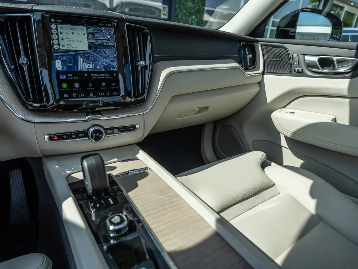 2.0 T8 455PK Plug-in hybrid AWD Ultimate Dark | SOH 99,8% | Pano | H/K Sound | Surround View