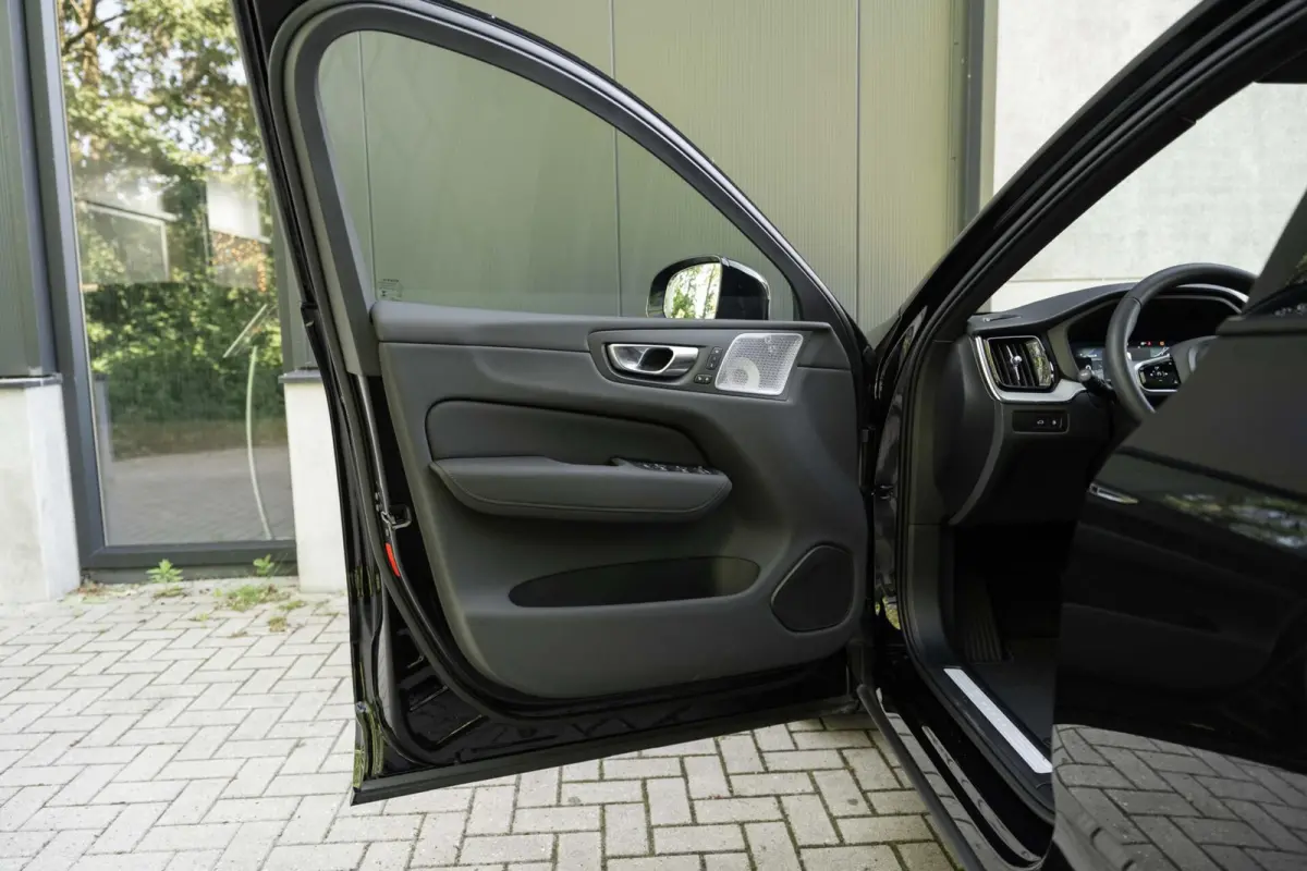 T8 Ultra Black Ed. B&W Pano Lucht Massage 21"