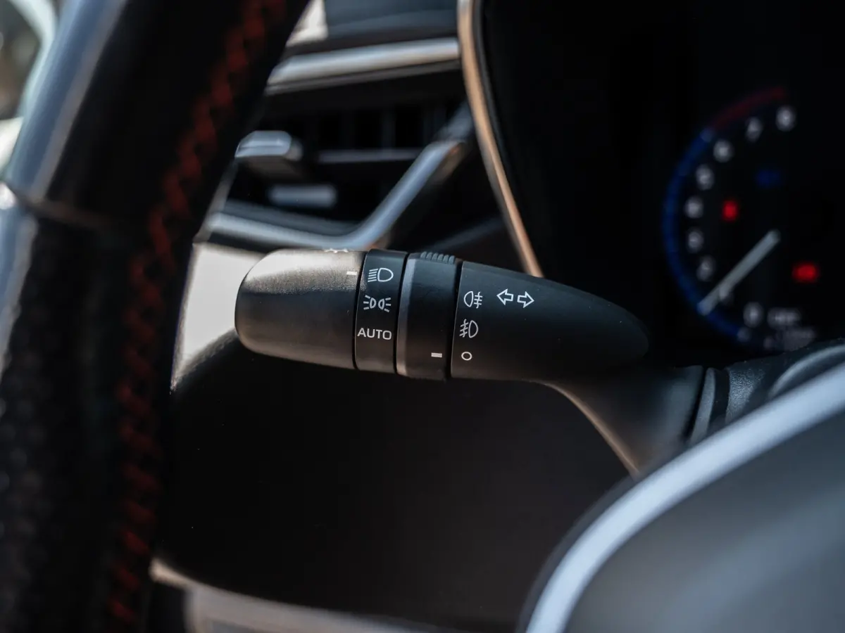 2.0 Hybrid GR-Sport Plus