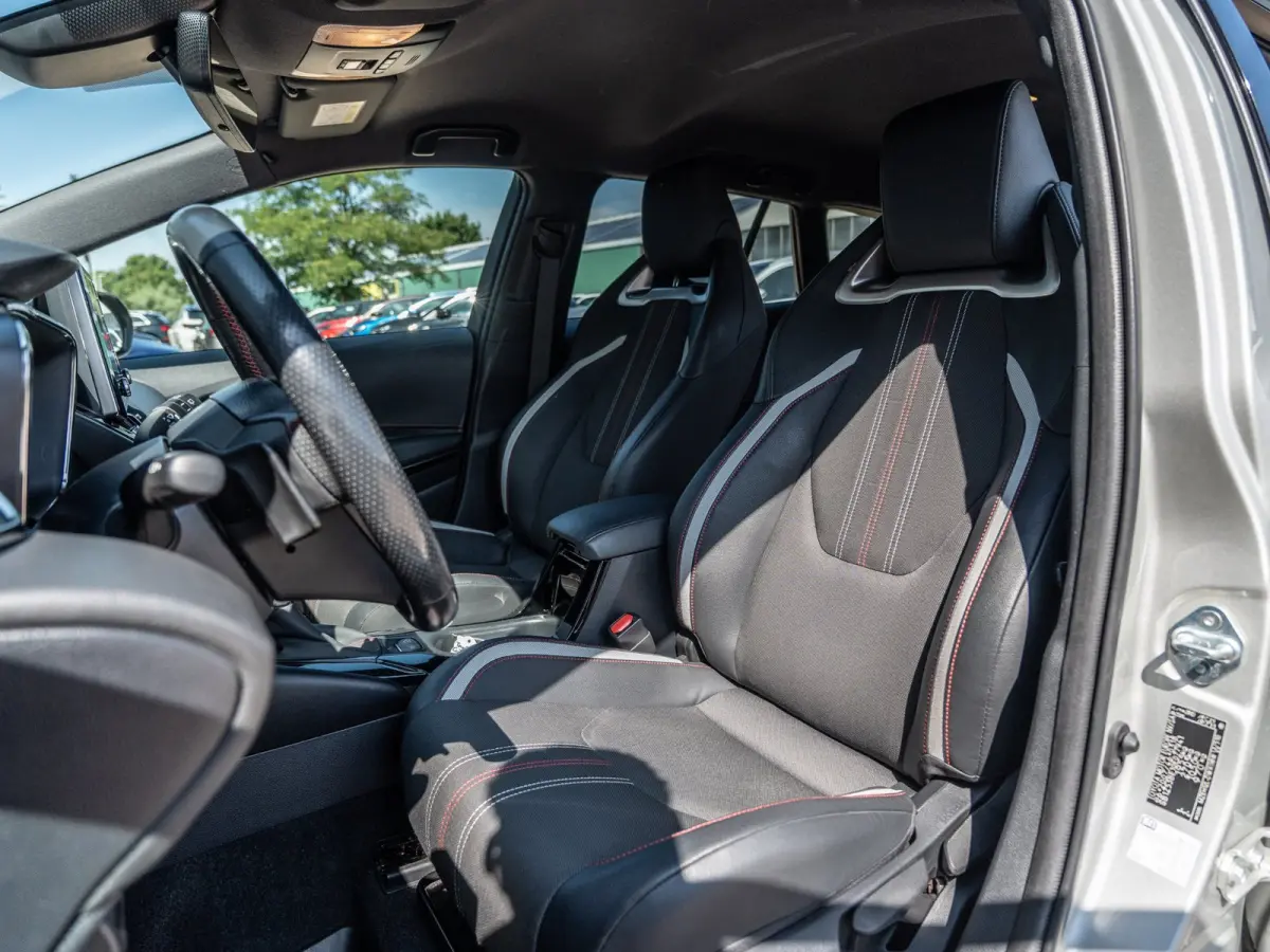 2.0 Hybrid GR-Sport Plus