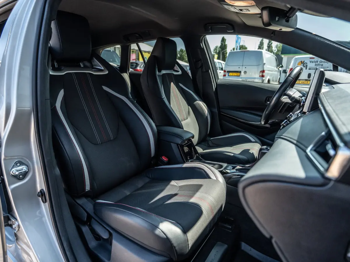 2.0 Hybrid GR-Sport Plus