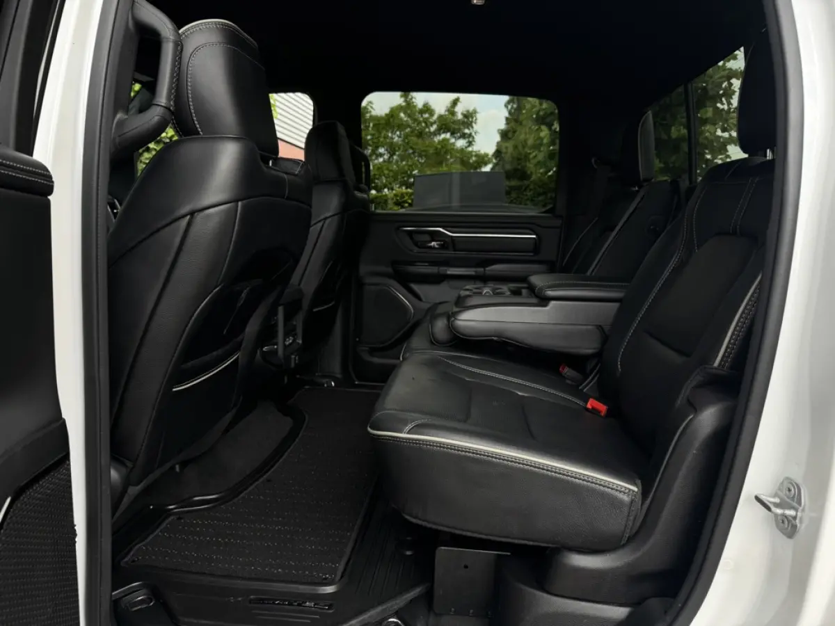 1500 LIMITED 5.7L V8, 1E EIG, LUCHTV, 22 INCH FUEL, SPLIT TAILGATE,