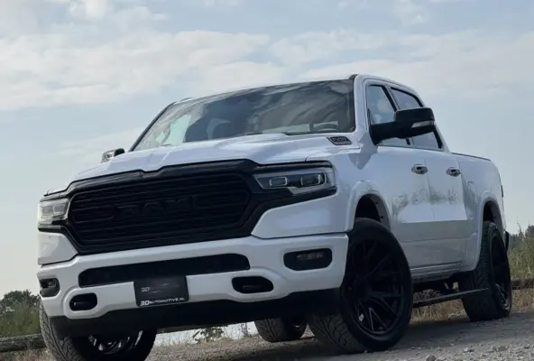 1500 LIMITED 5.7L V8, 1E EIG, LUCHTV, 22 INCH FUEL, SPLIT TAILGATE,