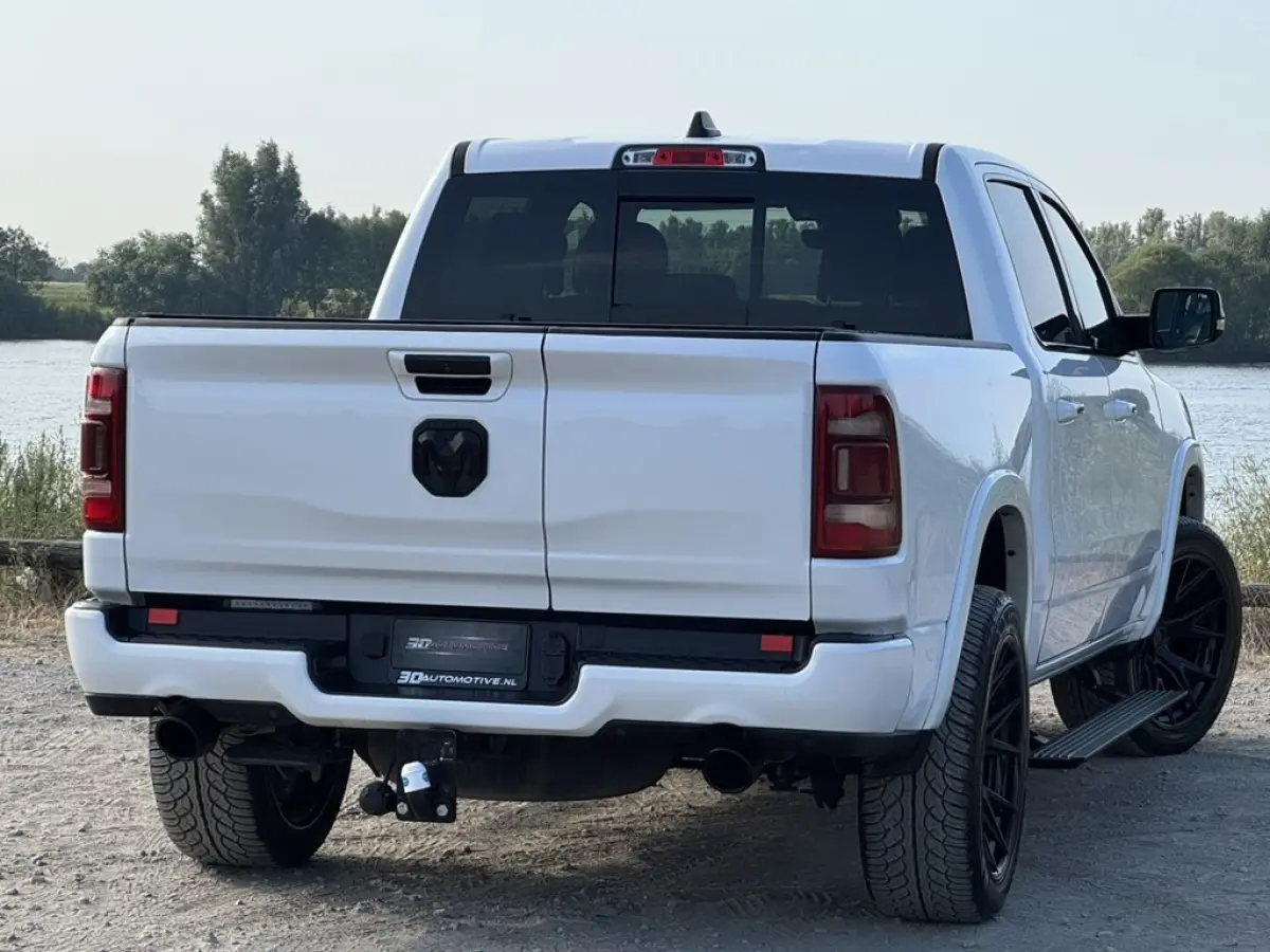1500 LIMITED 5.7L V8, 1E EIG, LUCHTV, 22 INCH FUEL, SPLIT TAILGATE,