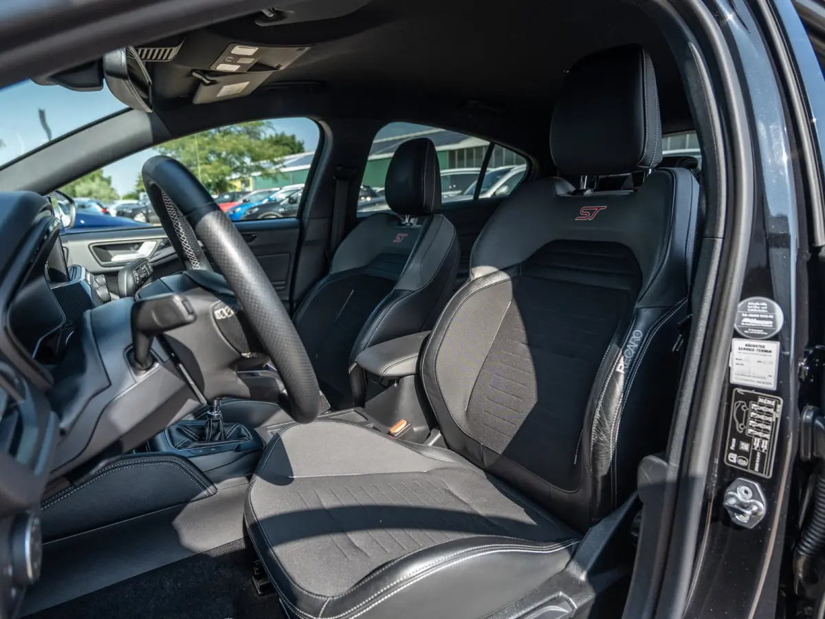2.3 EcoBoost ST-3 | B&O | Camera | Winter Pack