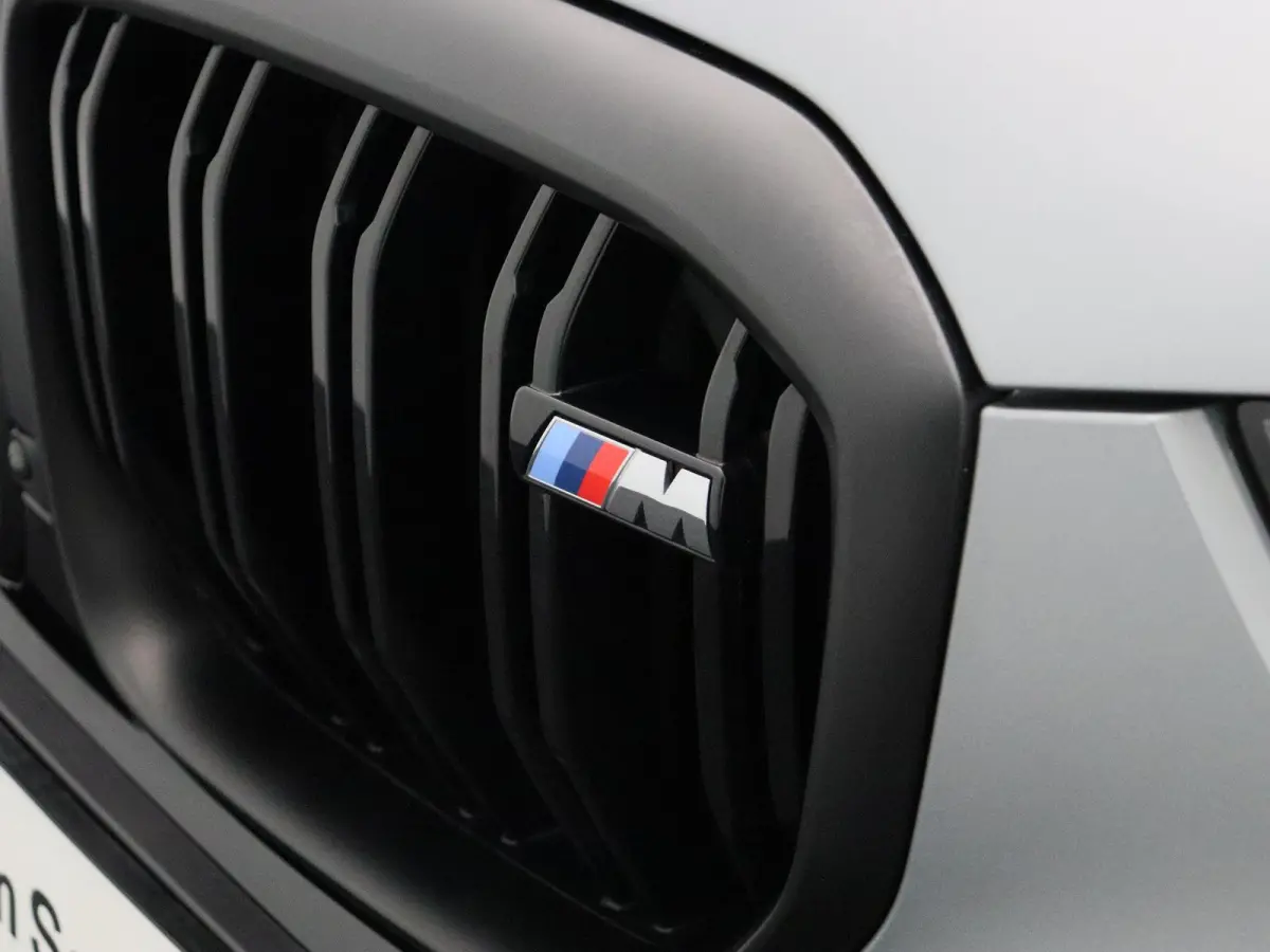 M60 M Sportpakket Pro | Travel Pack | Innovation Pack | Comfort Plus Pack | Exclusive Pack | M Sport uitlaatsysteem | Integral Active Steering | Adaptief onderstel | Soft Close | Panoramadak