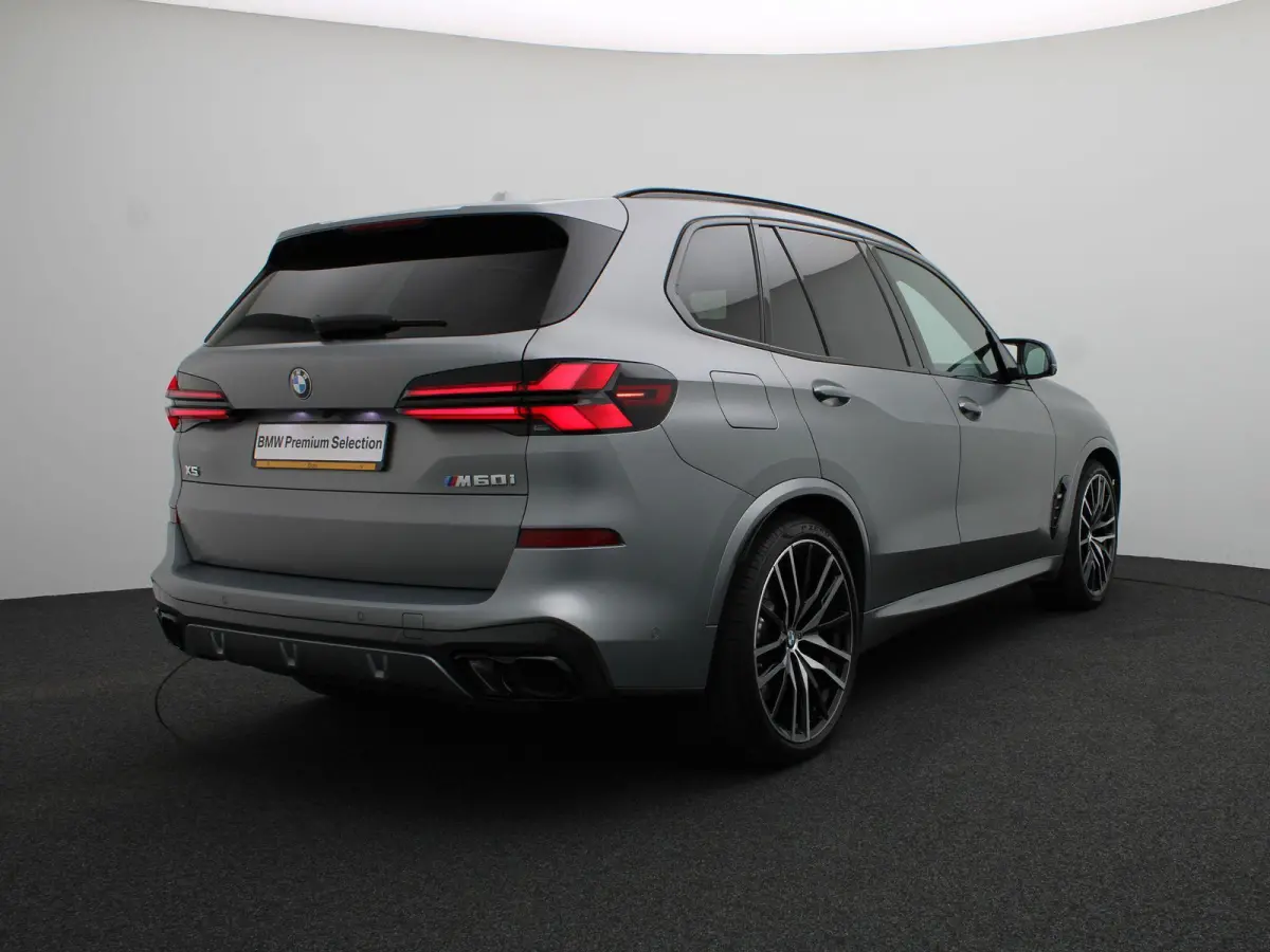 M60 M Sportpakket Pro | Travel Pack | Innovation Pack | Comfort Plus Pack | Exclusive Pack | M Sport uitlaatsysteem | Integral Active Steering | Adaptief onderstel | Soft Close | Panoramadak