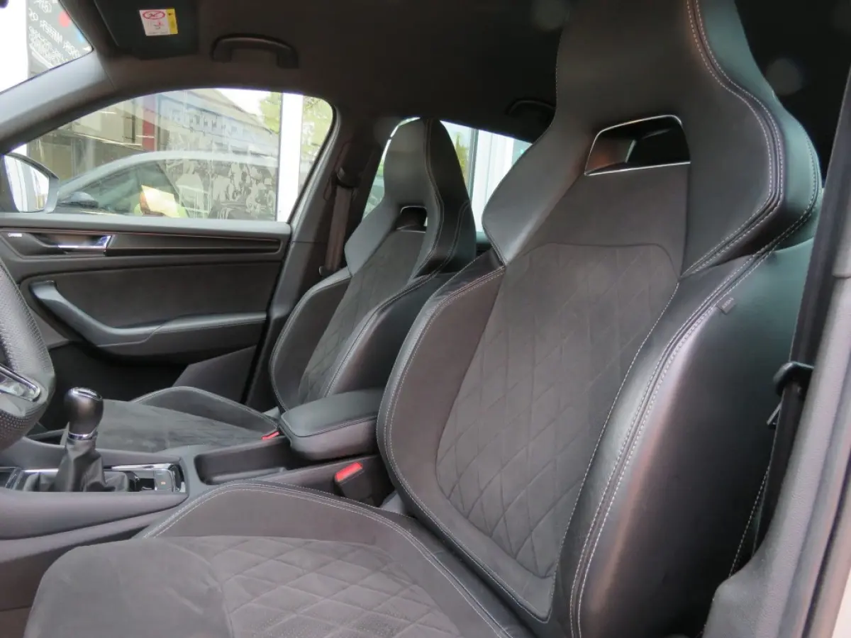 1.5 TSI 150pk SPORTLINE / 19 Inch / Trekhaak wegklap. / Stoel en stuurverw. / BOVAG garantie