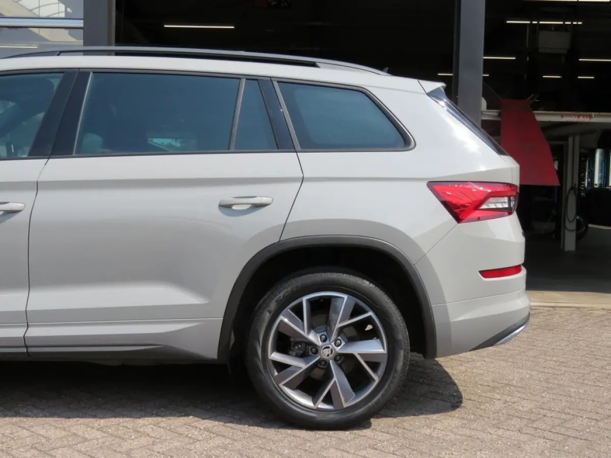 1.5 TSI 150pk SPORTLINE / 19 Inch / Trekhaak wegklap. / Stoel en stuurverw. / BOVAG garantie