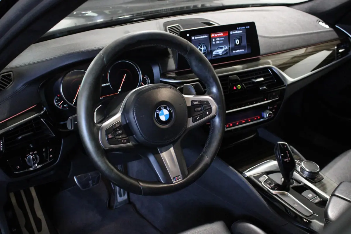 M550i xDrive High Executive | LEDER | CAMERA |
