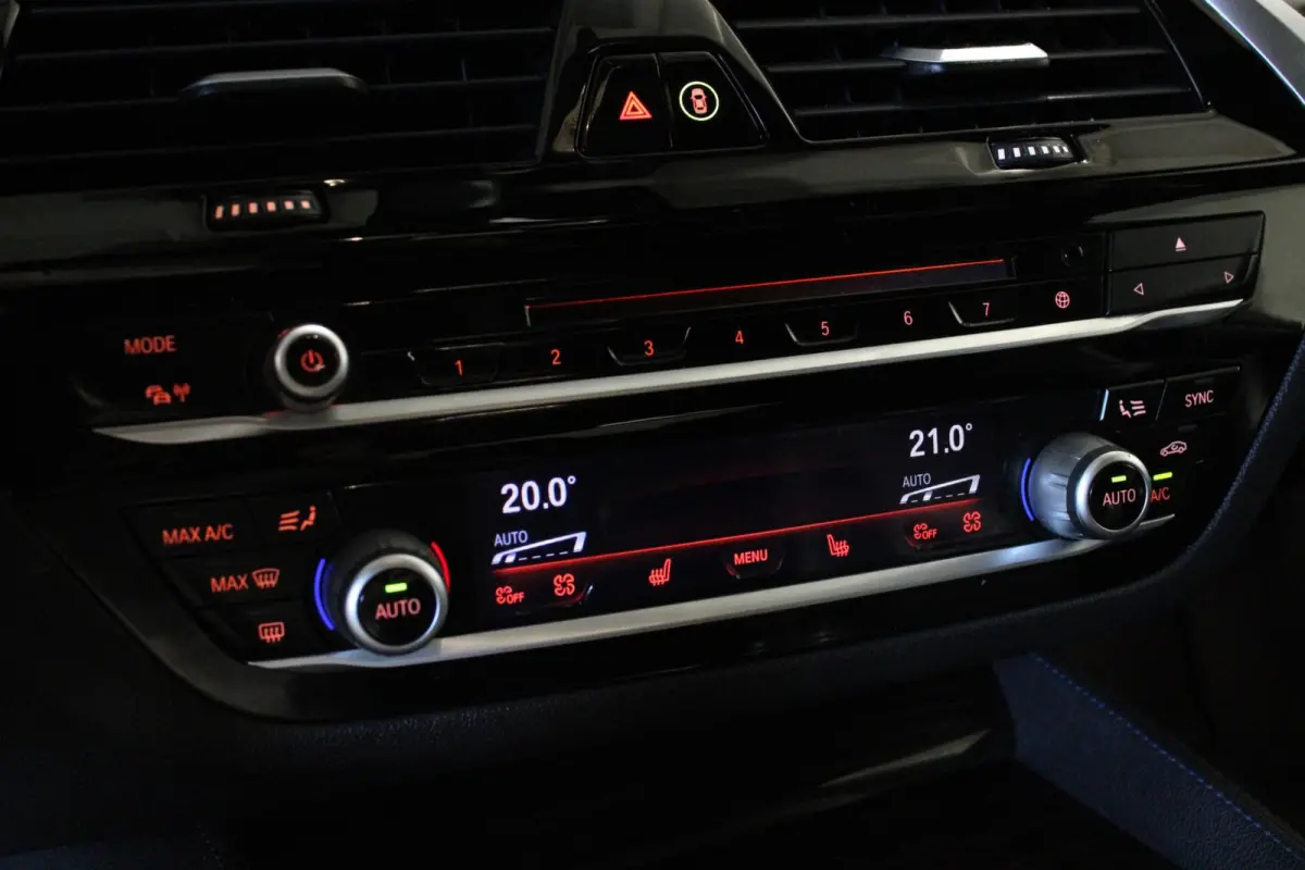 M550i xDrive High Executive | LEDER | CAMERA |