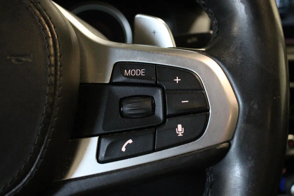 M550i xDrive High Executive | LEDER | CAMERA |