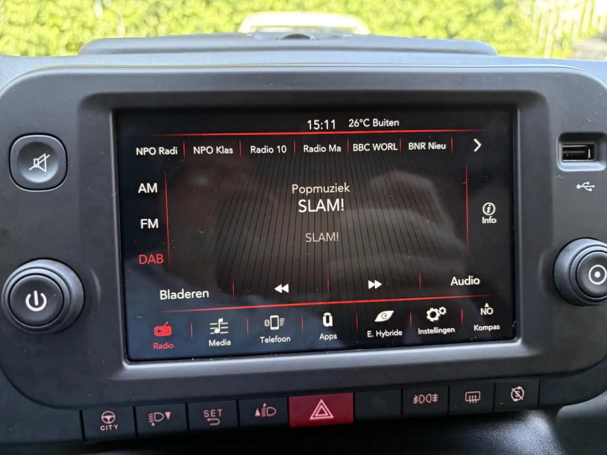 1.0 Hybrid Cross | Apple Carplay en Android Auto| Parkeersensoren |