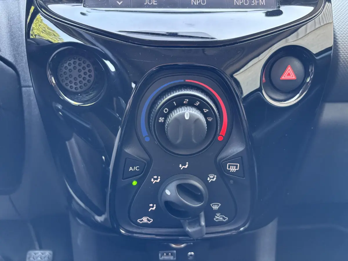 Top! Style 1.0 72pk | Camera | Stoelverwarming | Apple Carplay / Android Auto | Airco | Allseason banden |