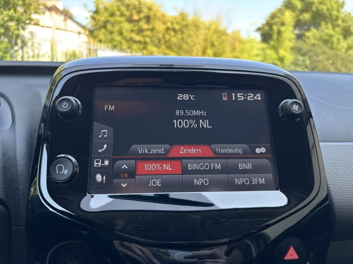 Top! Style 1.0 72pk | Camera | Stoelverwarming | Apple Carplay / Android Auto | Airco | Allseason banden |