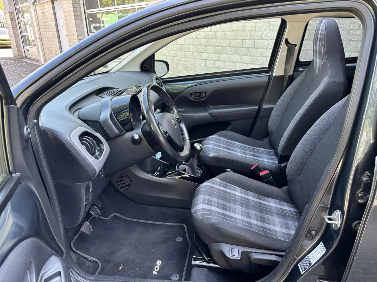 Top! Style 1.0 72pk | Camera | Stoelverwarming | Apple Carplay / Android Auto | Airco | Allseason banden |