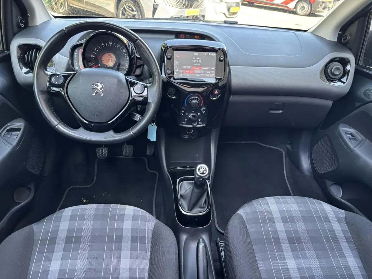 Top! Style 1.0 72pk | Camera | Stoelverwarming | Apple Carplay / Android Auto | Airco | Allseason banden |
