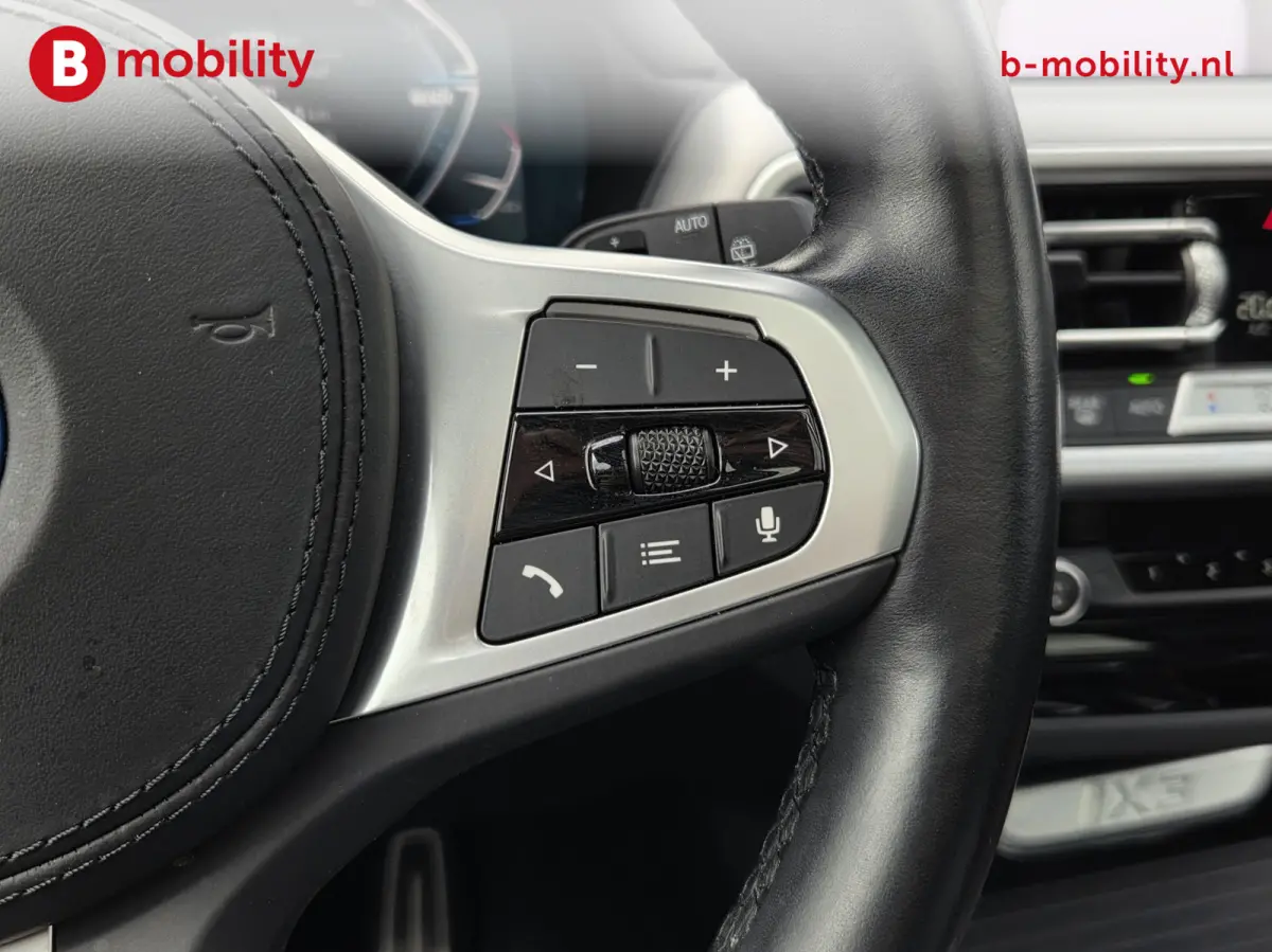 High Executive 80 kWh M-Sport 'Mineral-Weiss' Trekhaak Panoramadak | Head-Up | Harman/Kardon | Adaptive LED | ACC | DAB