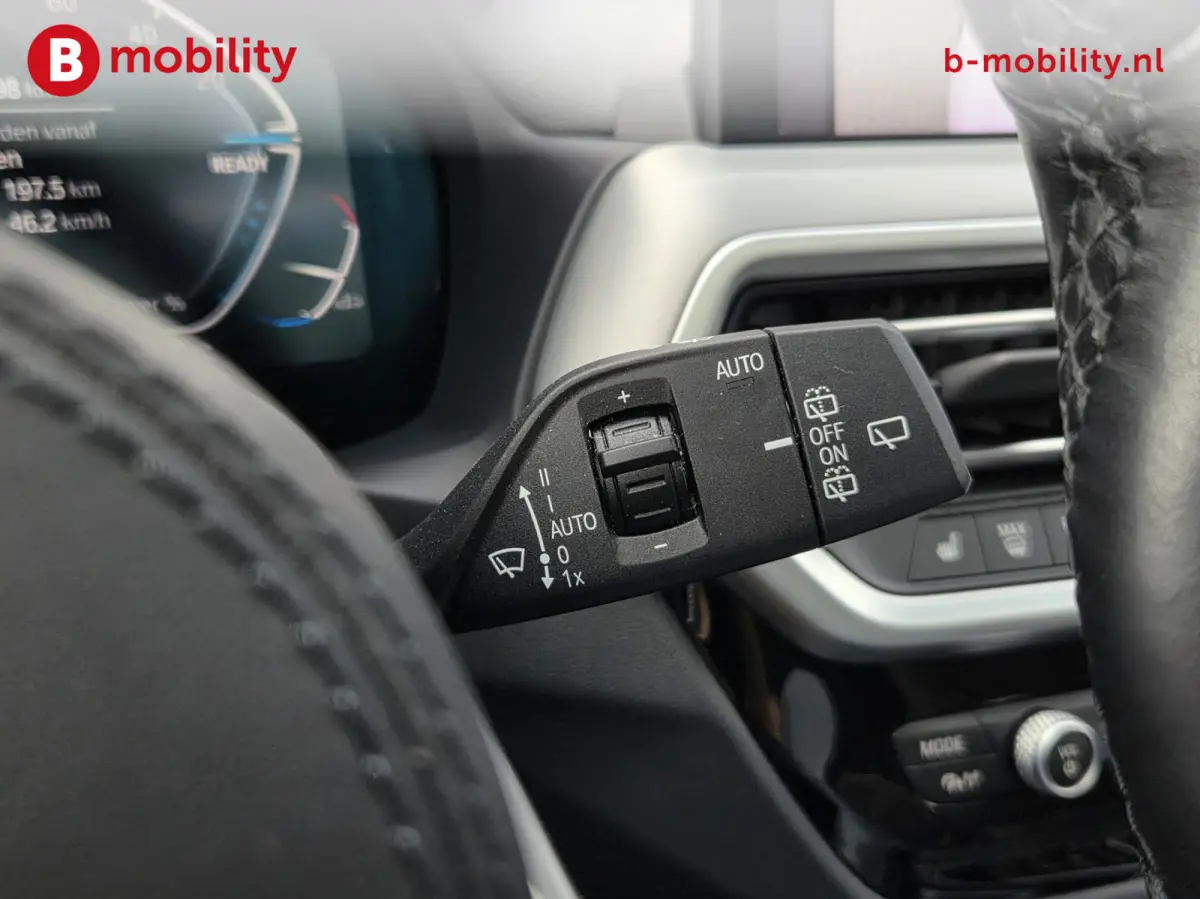 High Executive 80 kWh M-Sport 'Mineral-Weiss' Trekhaak Panoramadak | Head-Up | Harman/Kardon | Adaptive LED | ACC | DAB