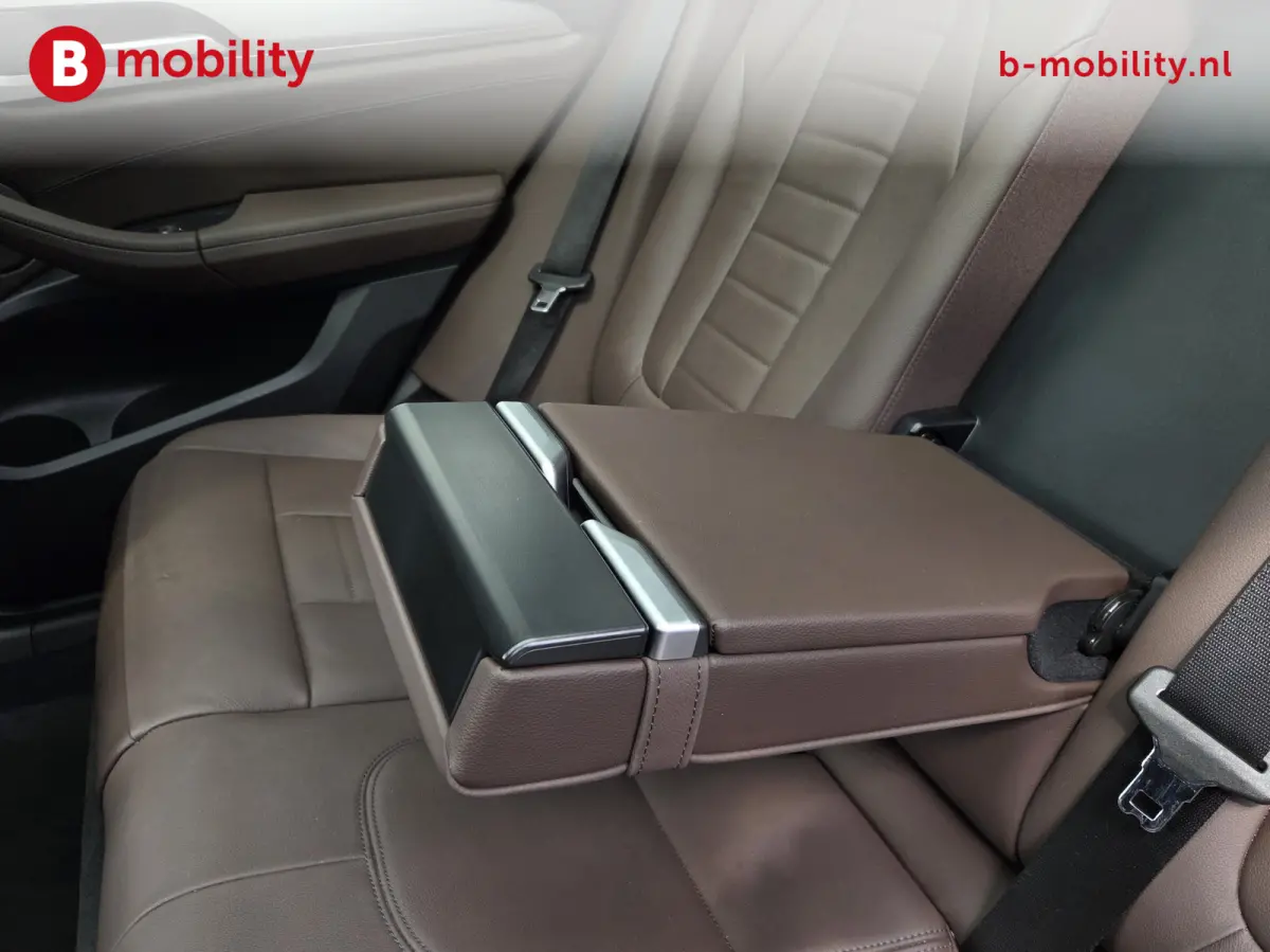 High Executive 80 kWh M-Sport 'Mineral-Weiss' Trekhaak Panoramadak | Head-Up | Harman/Kardon | Adaptive LED | ACC | DAB