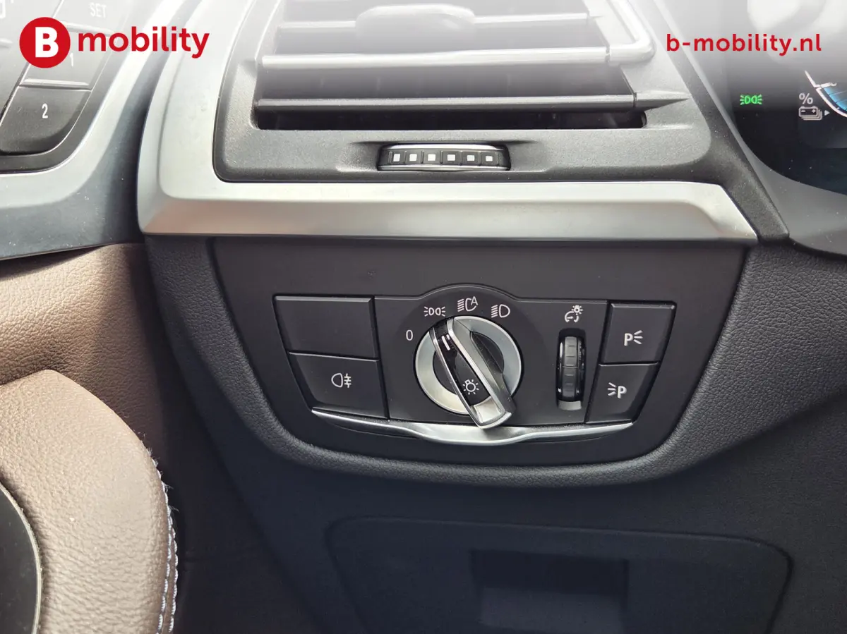 High Executive 80 kWh M-Sport 'Mineral-Weiss' Trekhaak Panoramadak | Head-Up | Harman/Kardon | Adaptive LED | ACC | DAB