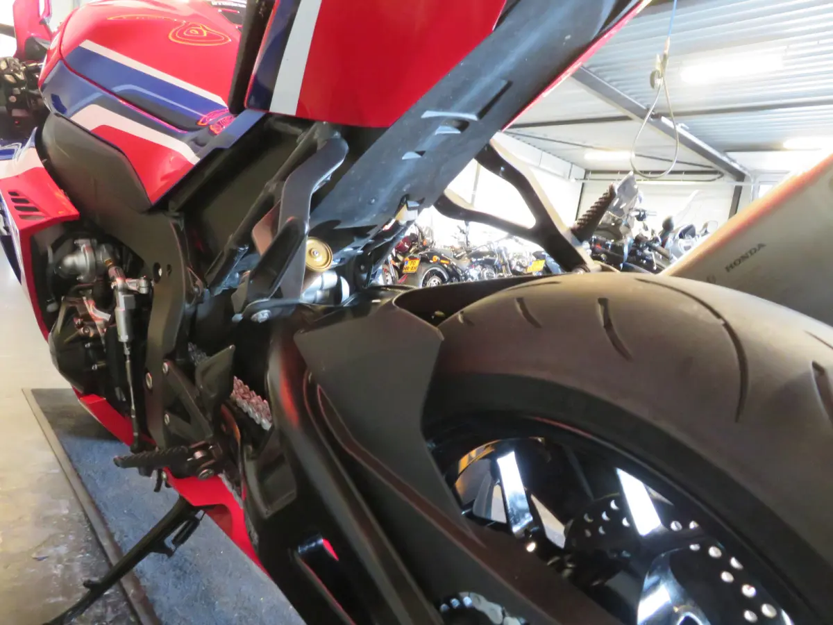 CBR 1000 RR-R FIREBLADE SP PERFECT!