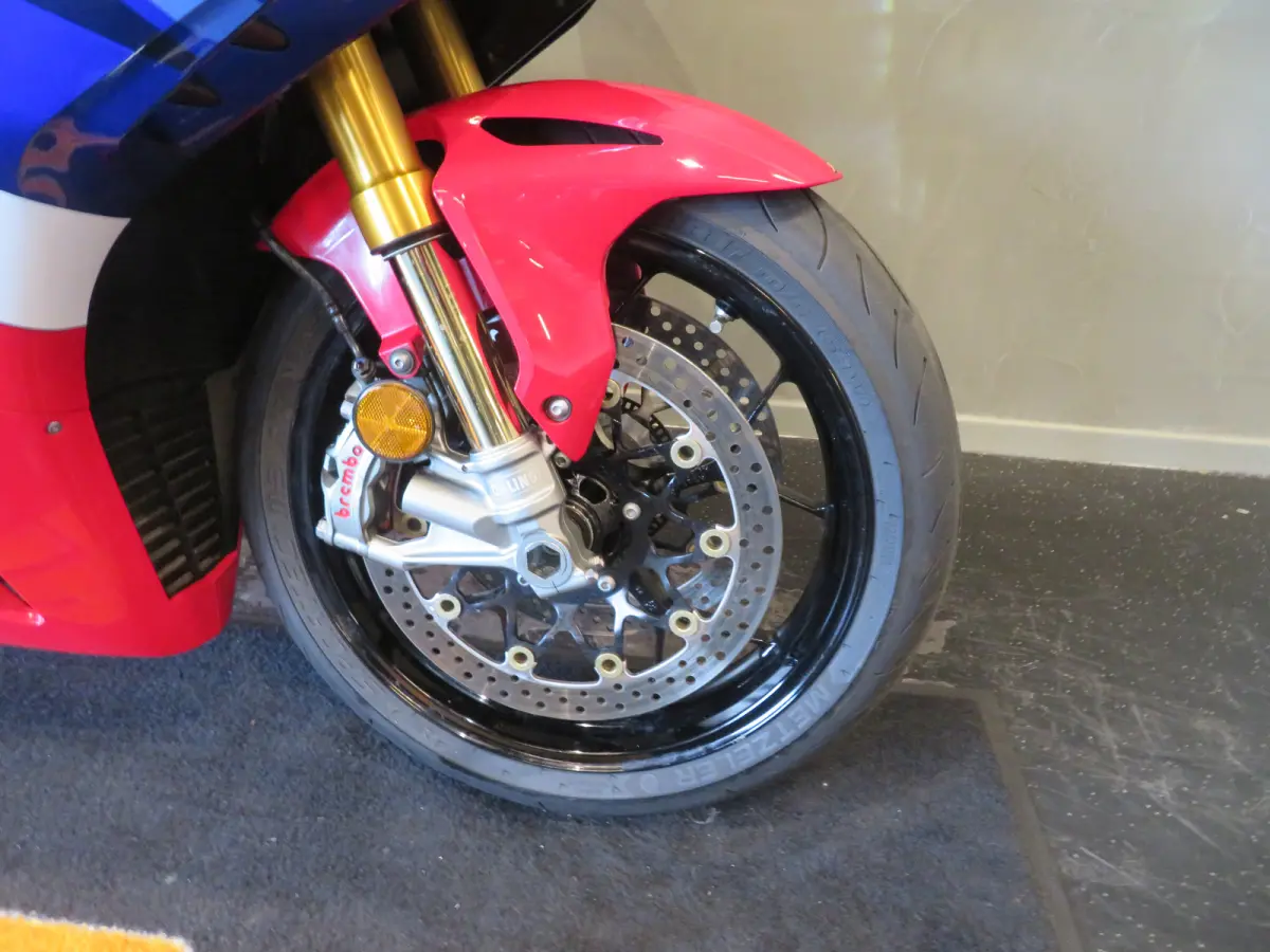 CBR 1000 RR-R FIREBLADE SP PERFECT!