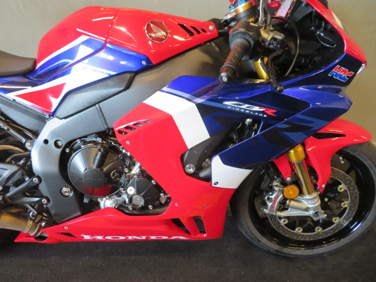 CBR 1000 RR-R FIREBLADE SP PERFECT!