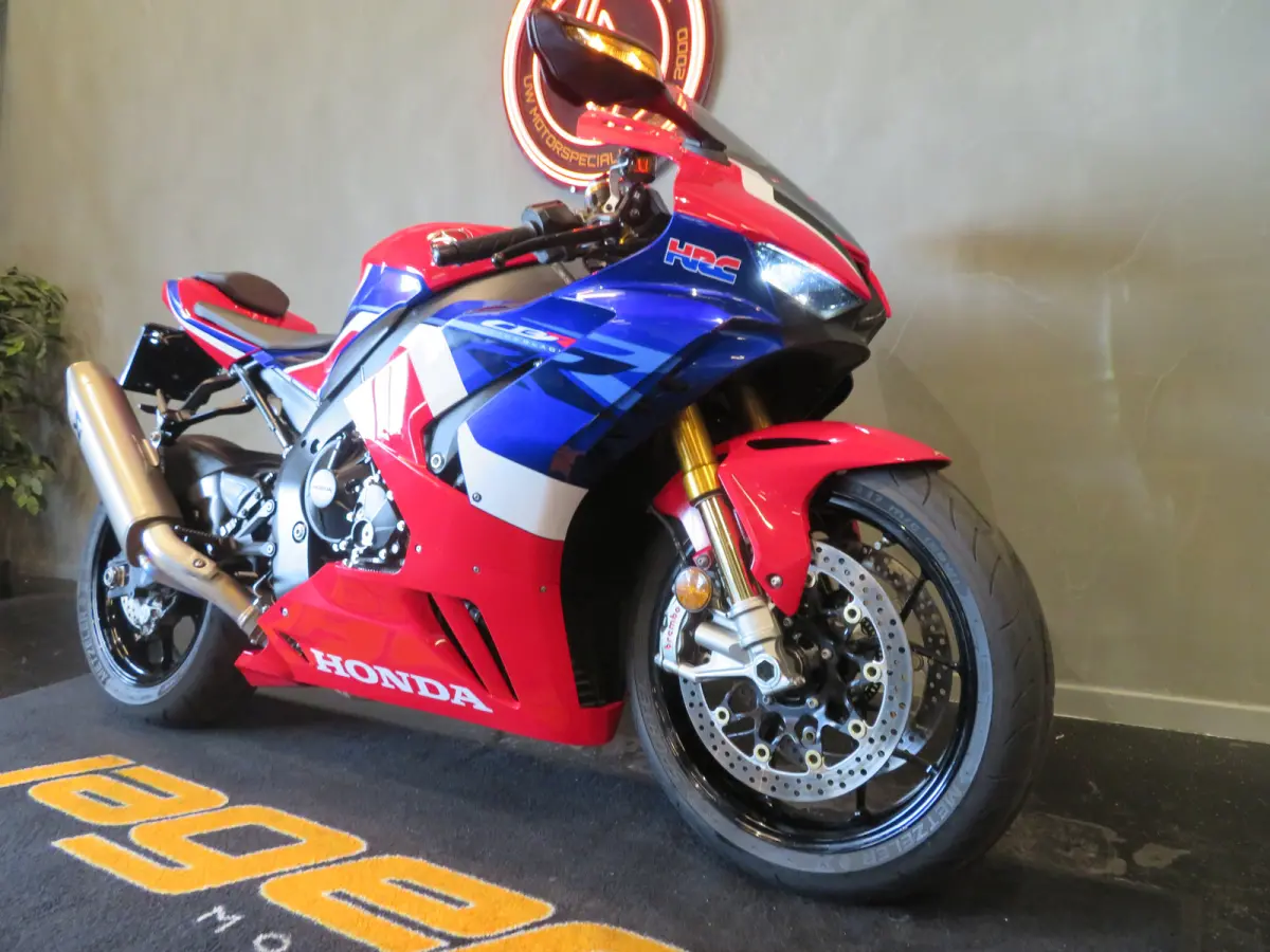 CBR 1000 RR-R FIREBLADE SP PERFECT!