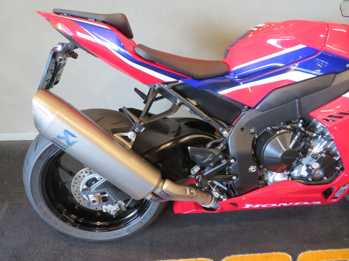 CBR 1000 RR-R FIREBLADE SP PERFECT!