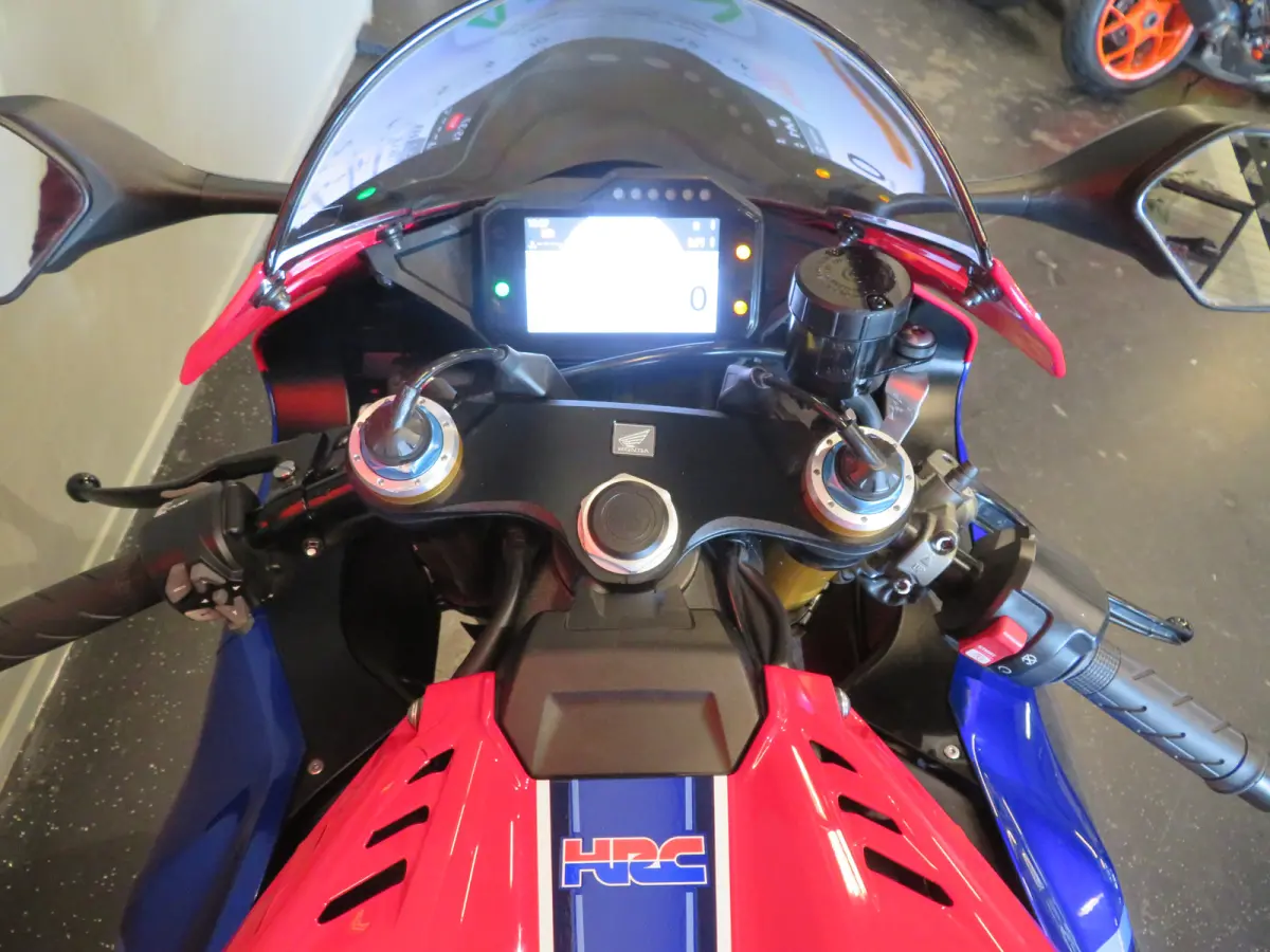 CBR 1000 RR-R FIREBLADE SP PERFECT!