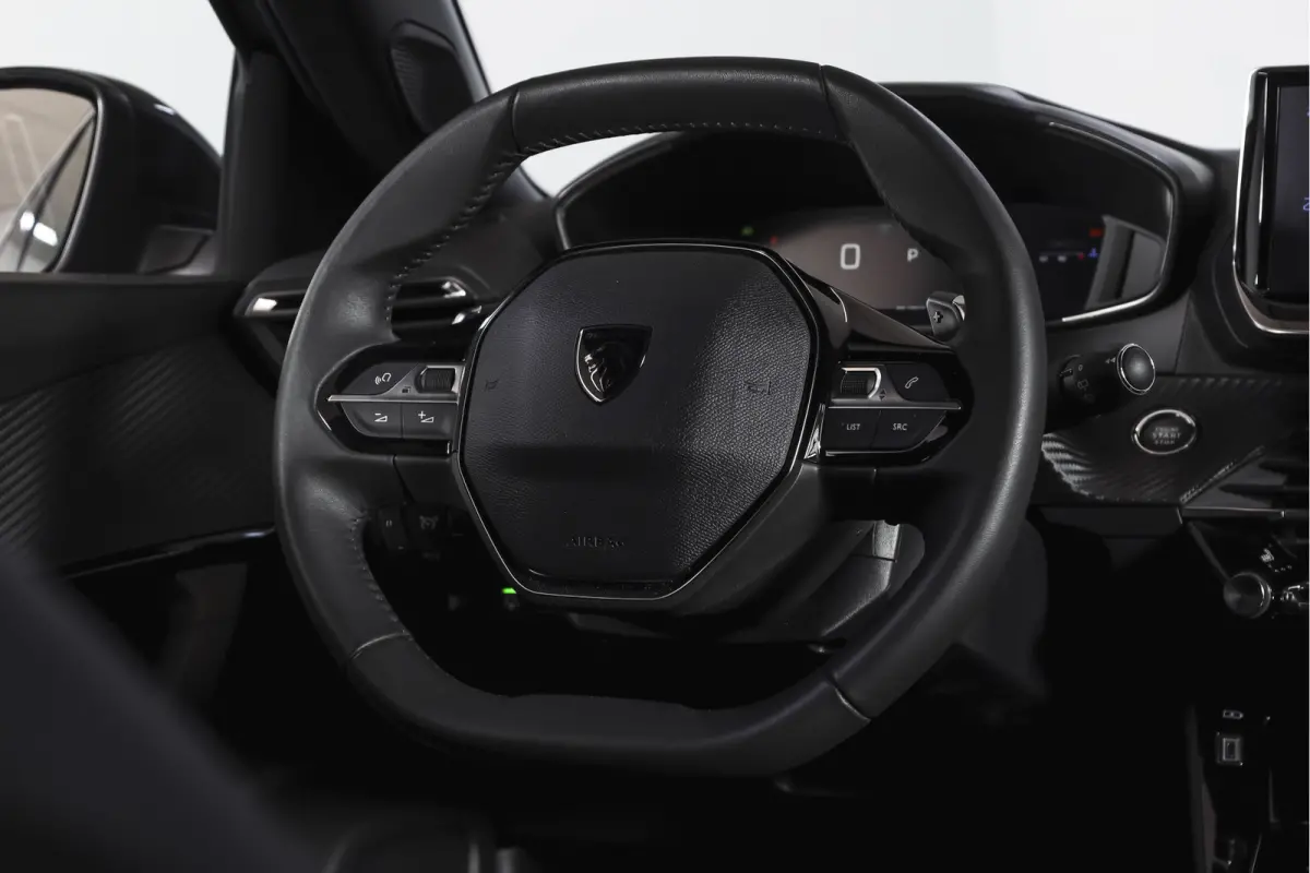 1.2 PureTech 130 PK Allure - Automaat | Dig. Cockpit | Adapt. Cruise | Stoelverw. | PDC | Camera | App. Connect | ECC | LM 17" |
