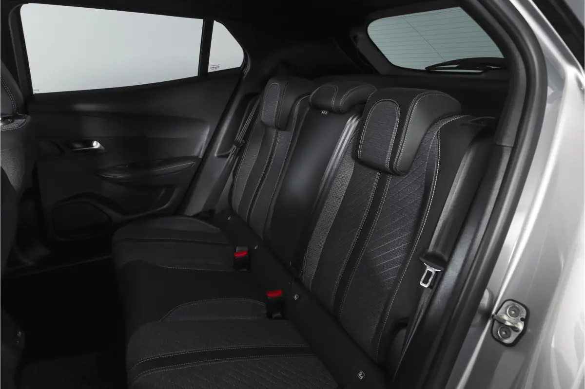 1.2 PureTech 130 PK Allure - Automaat | Dig. Cockpit | Adapt. Cruise | Stoelverw. | PDC | Camera | App. Connect | ECC | LM 17" |