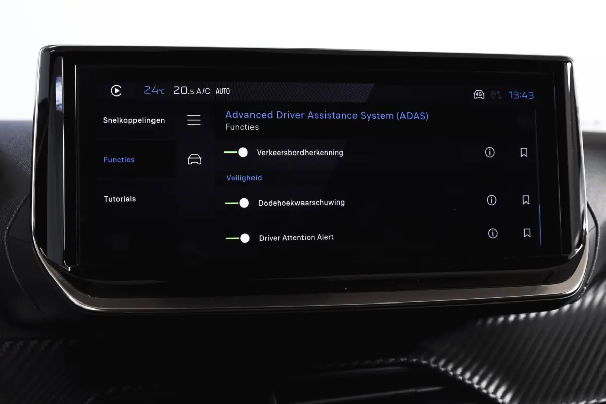 1.2 PureTech 130 PK Allure - Automaat | Dig. Cockpit | Adapt. Cruise | Stoelverw. | PDC | Camera | App. Connect | ECC | LM 17" |