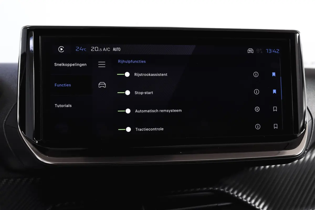 1.2 PureTech 130 PK Allure - Automaat | Dig. Cockpit | Adapt. Cruise | Stoelverw. | PDC | Camera | App. Connect | ECC | LM 17" |