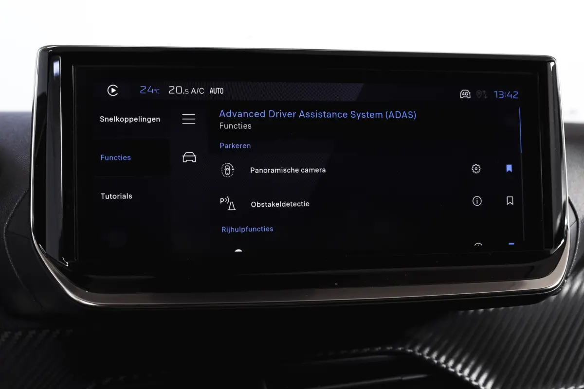 1.2 PureTech 130 PK Allure - Automaat | Dig. Cockpit | Adapt. Cruise | Stoelverw. | PDC | Camera | App. Connect | ECC | LM 17" |